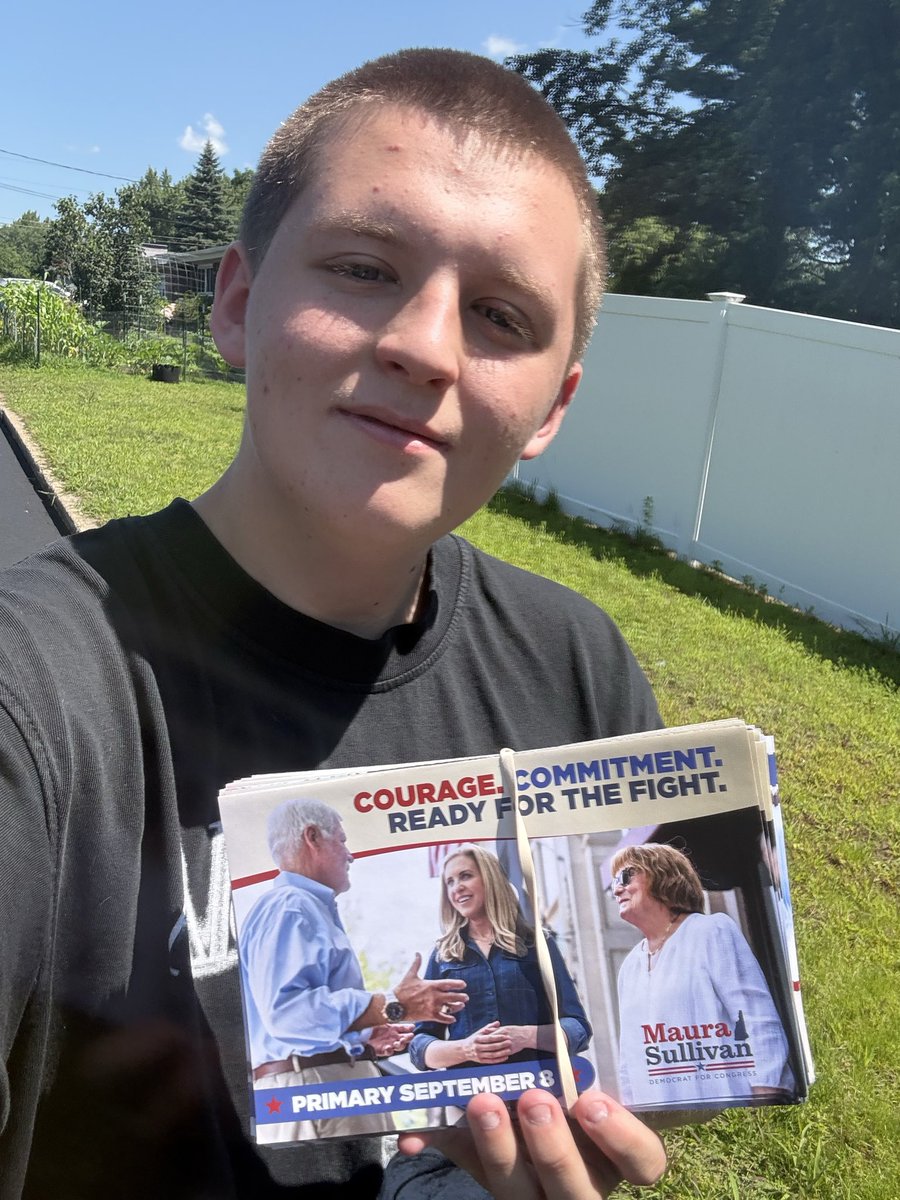TeamMauraNH01's tweet photo. Team Maura was out knocking doors all around NH-01 today! We all had some great conversations and we look forward to meeting you soon. #NHpolitics #NH01 #DoorKnocking #Volunteer https://t.co/9zZasFzbOF