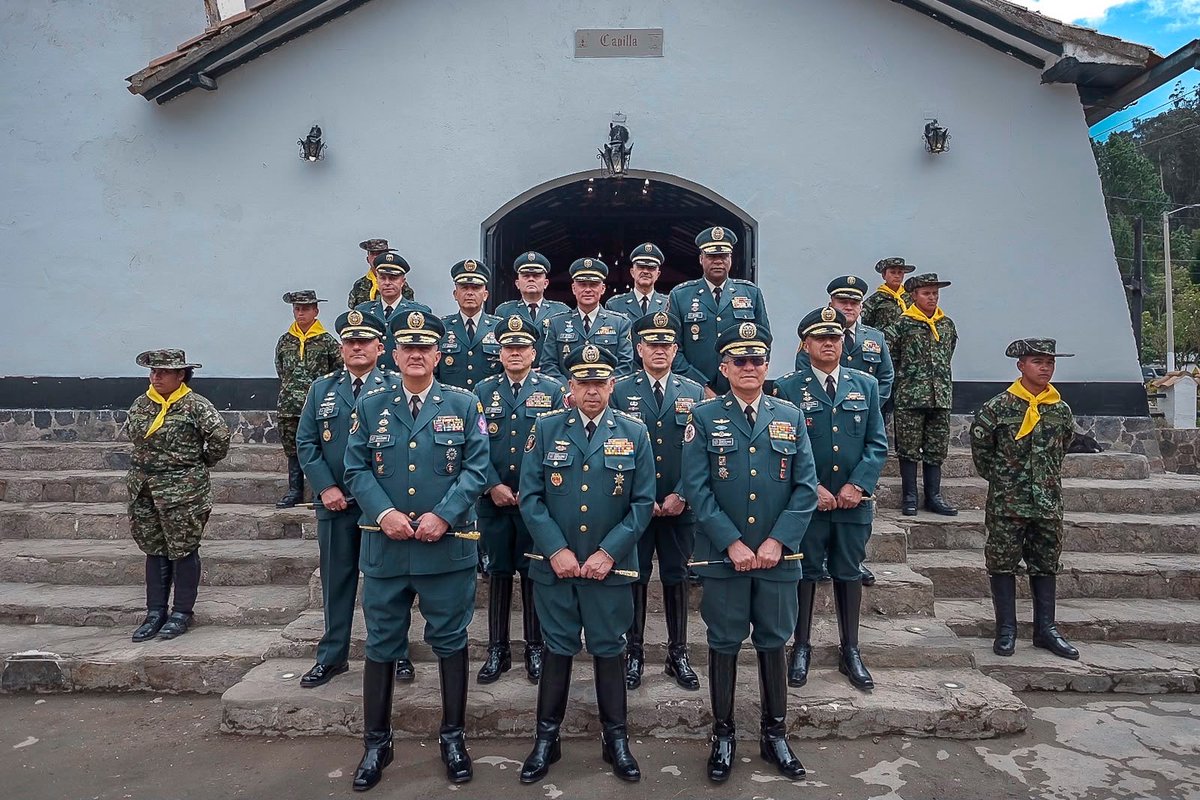 FuerzasMilCol's tweet photo. Hoy honramos 207 años de historia, valor y tradición del Arma de Caballería, heredera del espíritu indomable de aquellos lanceros que en el Pantano de Vargas cabalgaron hacia la gloria y ayudaron a cambiar el destino de nuestra Nación.

!Salve usted la patria! https://t.co/yhFPvHFwL6