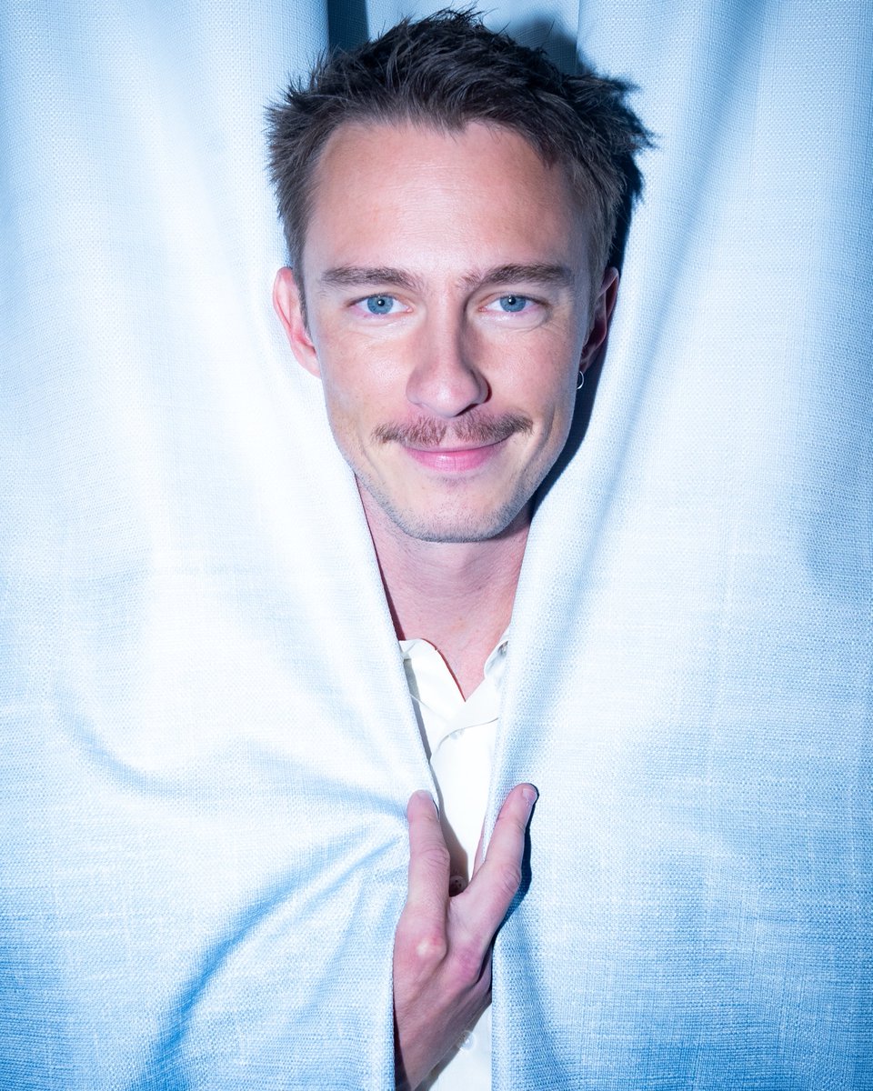 umathurmanurass's tweet photo. JESUS CHRIST HE LOOKS SO GOOD https://t.co/Ml33gnnNqW