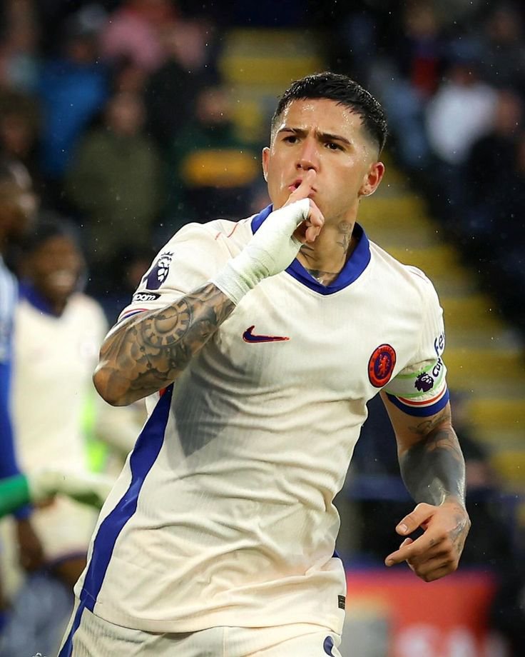 ggulugrl's tweet photo. Hola reclamo al Enzo con la camiseta blanca del Chelsea que nadie me joda a mí chau https://t.co/rB2MevLh9q