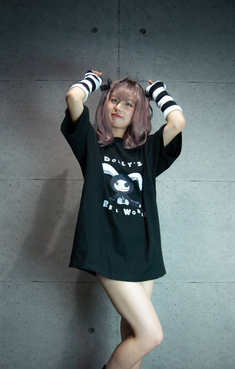 deariveth's tweet photo. [Dolly's Real World T-Shirt]

🔗https://t.co/nx2dIRTWw0

「こちらの世界」にやってきたDollyちゃんが、表にも裏にもデザインされたTシャツです。
よりリアルに描かれたDollyちゃんに、あなたも侵食されてみませんか？ https://t.co/J4yS0hV4bD