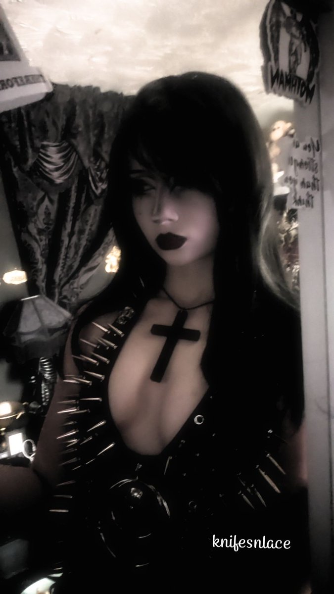 knifesnlace's tweet photo. duality of me :× https://t.co/McVRazHHHk
