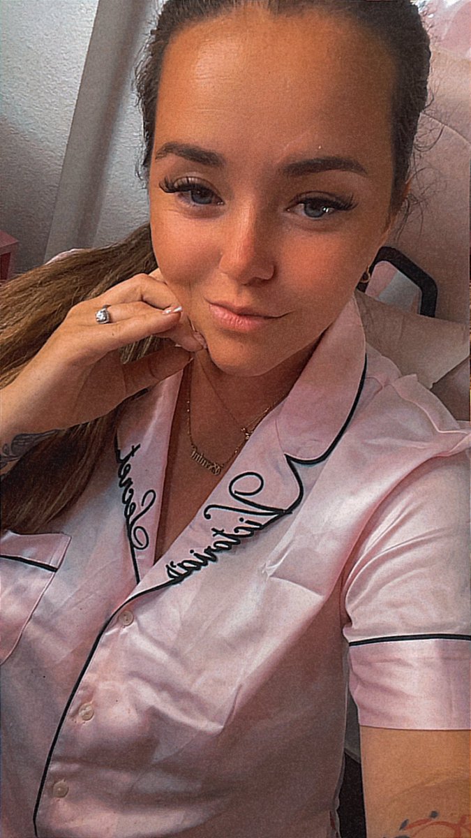 PrincessPixie26's tweet photo. Home from vacation and now I just have all the time to drain you like no other 😉 so let play a game in my inbox with how much you can send 😉 https://t.co/5gGbmiYwnQ
