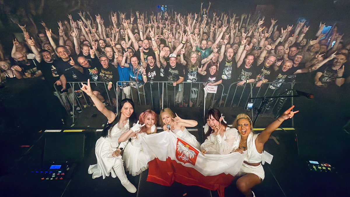 lovebites_jp's tweet photo. 🇵🇱Dziękuję Warszawa!! Our first show in Poland was unforgettable! A-RI-GA-TO!!!!

And we are heading to Praha!!🇨🇿 https://t.co/FJMN7nK3Ng