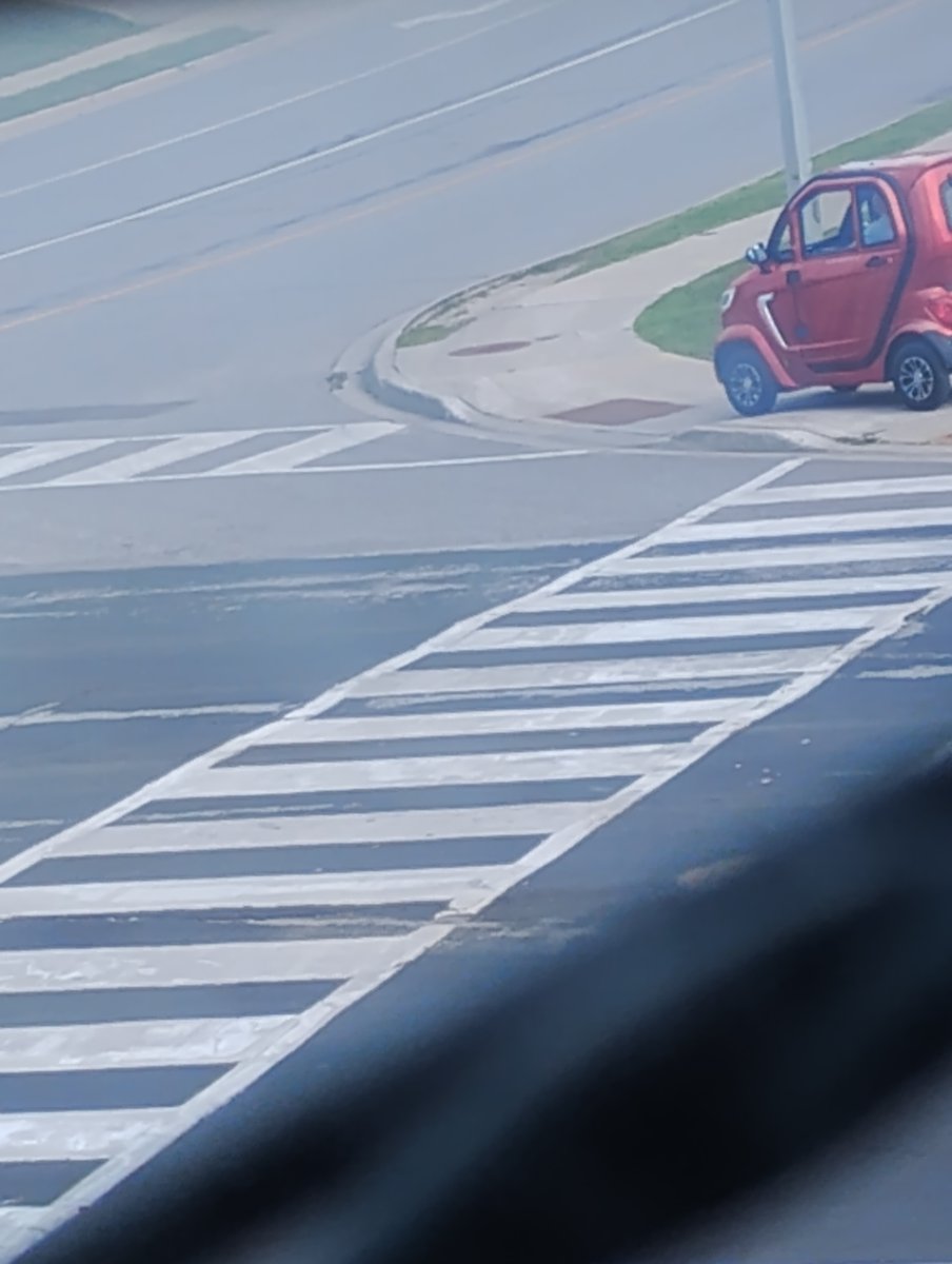 Httpsghosts_'s tweet photo. I never saw these mini car things before??? Was I living under a rock?? I didn't know besides today that cars can come small enough to drive on sidewalks?? https://t.co/JqOOrdnkzR