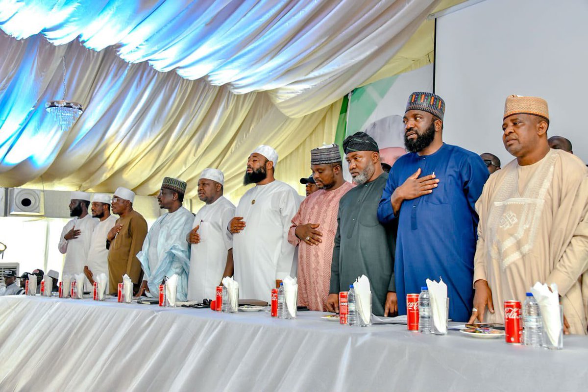 Sai_Bago's tweet photo. Niger Governor Umaru Bago convened a unity meeting with APC candidates and aspirants who lost the primaries to foster party cohesion and strategize for victory in the 2027 elections. https://t.co/vKfrsBpGk1