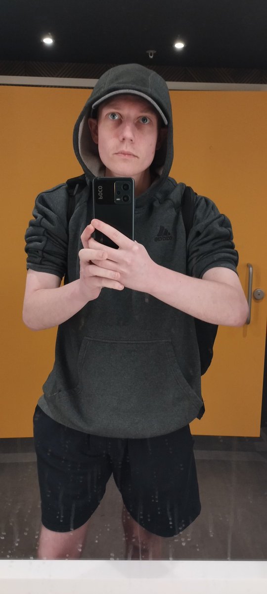 RyanBur64646648's tweet photo. Me at the gym 😂😂😂 https://t.co/gEzrLFHuWw