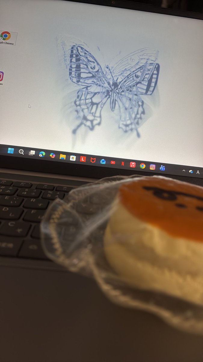 mantlefxck's tweet photo. 3000文字のレポートおわった資料集めもなんもしてなかったからほんとに時間かかったごめんなさいつらいスクイーズ触って寝るから https://t.co/Tw3lcKodEM