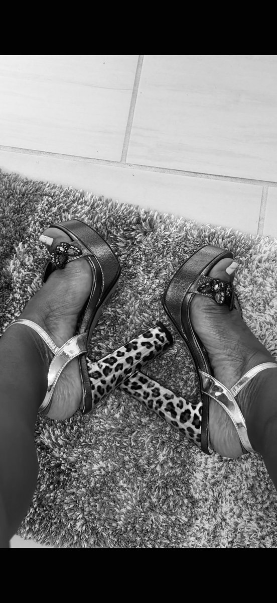 GoddessPinkyT03's tweet photo. A little mystery never hurt anyone.
In fact... it makes the reveal even better. 🖤👣 https://t.co/IxaThY8ALd