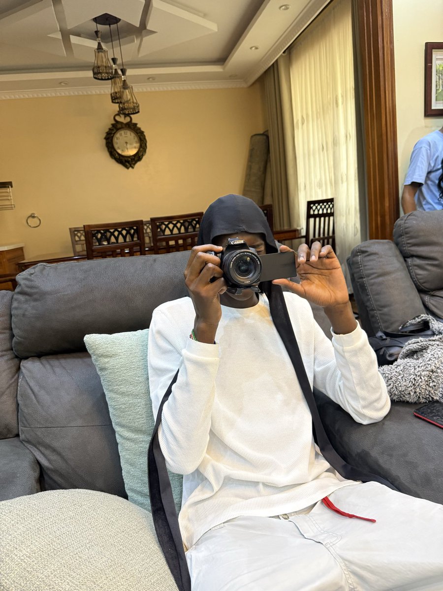 gorhimself's tweet photo. mombasa road video otw 📀 https://t.co/BQo9gZjub0