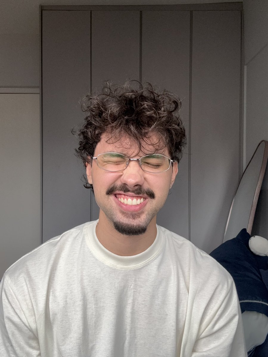 murilomaino's tweet photo. vim almocar na casa do meu amigo e esqueci minha escova de dente https://t.co/4gGPUGQH88