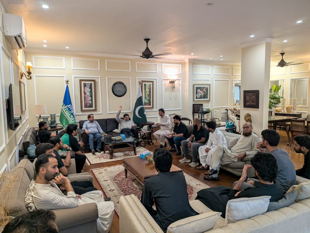 AwaamPakistanKh's tweet photo. آج عوام پاکستان کے دفتر میں ایک میٹنگ منعقد ہوئی، جس میں کئی نئے ساتھیوں نے عوام پاکستان میں شمولیت اختیار کی۔ 🇵🇰

#AwaamPakistan #MiftahIsmail #SheikhSalahuddin #NasiruddinMehmood #NadeemArain #AwaamPakistanKarachi #Karachi #NewMembers #TeamAwaam #PublicService #BadlainGaeNizam https://t.co/u6A1jKtdsz