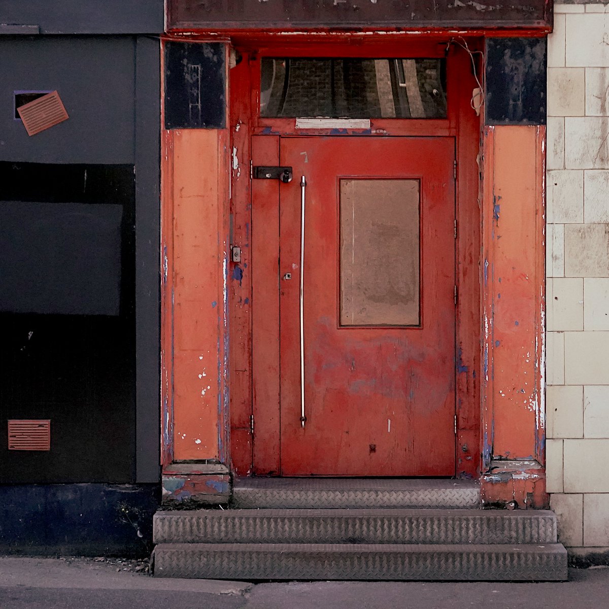 TR6STD3ACID's tweet photo. Entrance Door On Old Building
#streetphotography #photography #street #streets #StreetStyle #dystopia #dystopian #deprivation #slum #slums #decay #urban #broken #door #doors #doorway #entrance #poverty #infrastructure #deterioration #impoverished #ruin #ruins #rot #rotting https://t.co/uXWtvKpP0V