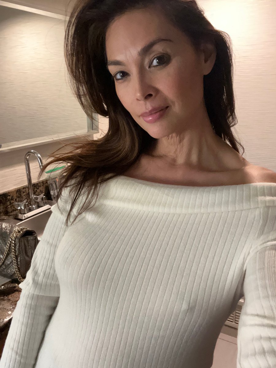 LegendaryTera's tweet photo. It’s my Birthday! 🎂🎉 

Leo season is officially here, and this natural beauty is only getting better with age... https://t.co/L7lVkXKm3o