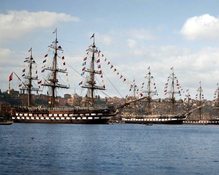BiancoDavinci's tweet photo. Ottoman galleons in Istanbul 1890s. https://t.co/XeK5deWglR