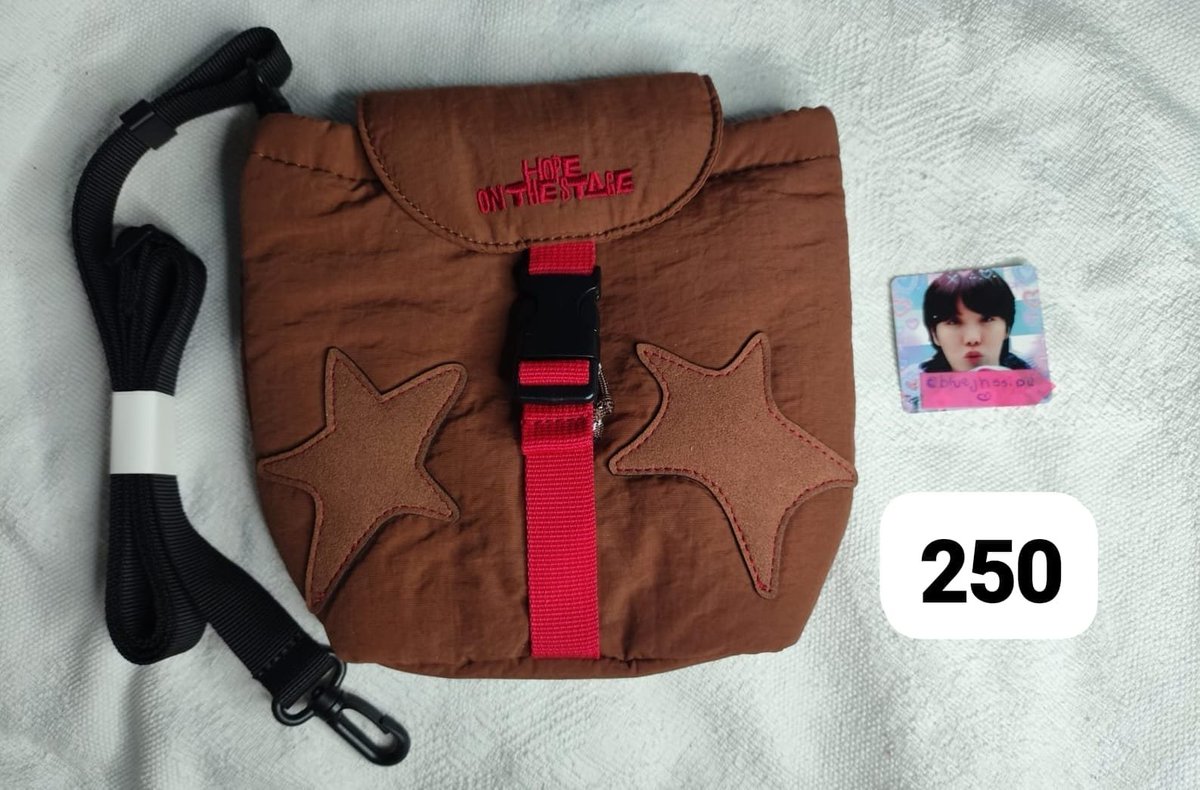 bluejhsside's tweet photo. VENDA/VENDO

j-hope • hobi • merch hope on the stage • cross bag • bolsinha • jhope

› ACOMPANHA EMBALAGEM ORIGINAL 
›  NUNCA USADA e NÃO ACOMPANHA CARD
› R$ 250 + frete nacional
› vídeos no privado

shopee: https://t.co/E8t4DNjzyt
❌ compradores sensíveis https://t.co/EUJL19zUqt