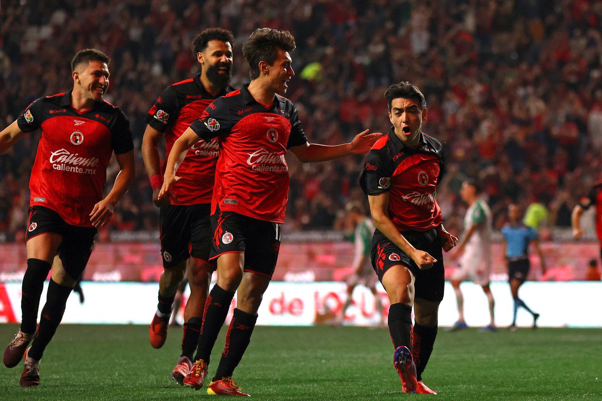 AtmosferaD's tweet photo. MORITA AL RESCATE
Con solitario gol, vía penal de #GilbertoMora en su regreso tras la copa del mundo, los @Xolos #Xolos sumaron su segundo triunfo del torneo, venciendo 1-0 al #ClubLeon @clubleonfc en la frontera. https://t.co/b9gQfHjcet