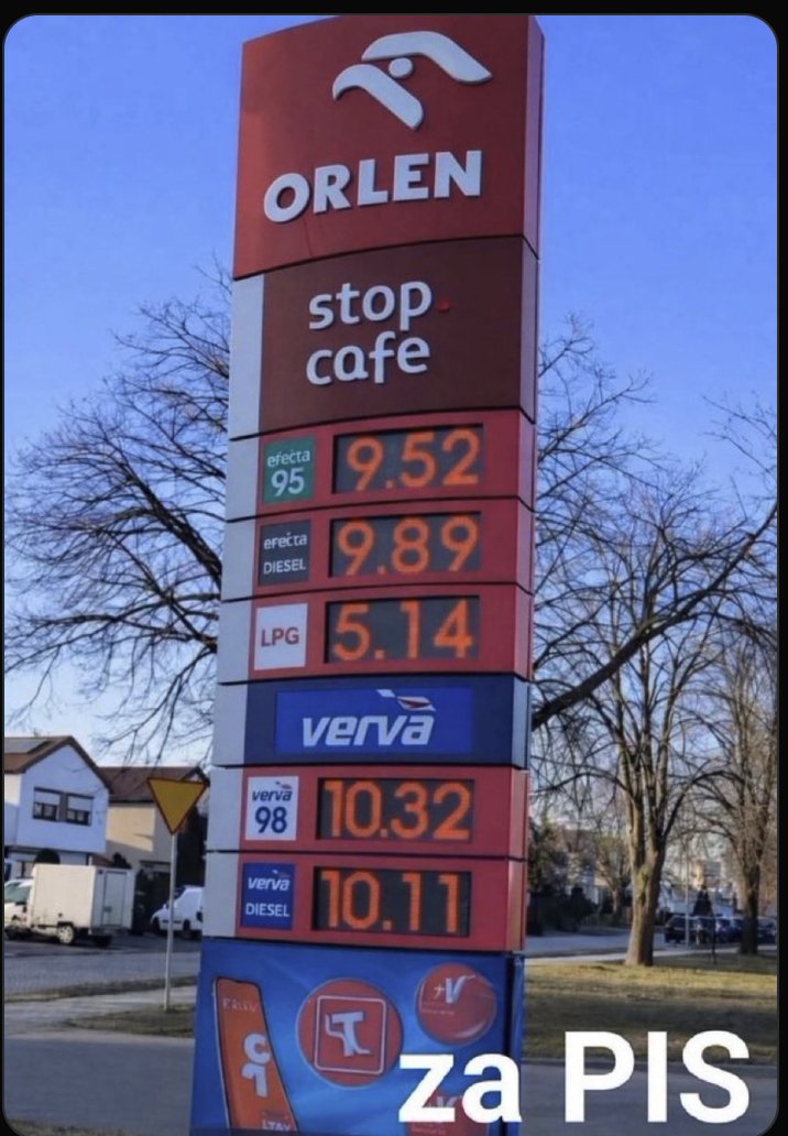 PPlatonowski's tweet photo. @KacperPlazynski @donaldtusk Panie @KacperPlazynski to chyba Pan nigdy za rządów PISu nie tankował bo wtedy paliwo kosztowało nawet ponad 9 zł a Pan Obajtek z PISu, za bezcen, sprzedał rafinerie Lotos. https://t.co/PRZElW3jr0