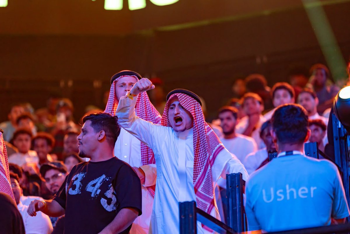 Turki_alalshikh's tweet photo. حماس جماهيري كبير وسط أجواء استثنائية في حدث The Comeback 🥊🔥

The crowd is bringing the energy as The Comeback delivers an unforgettable fight night atmosphere 🥊🔥

شاهدوا النزال مباشرة على دازن 
Watch live on DAZN https://t.co/qAIqyEKMlg