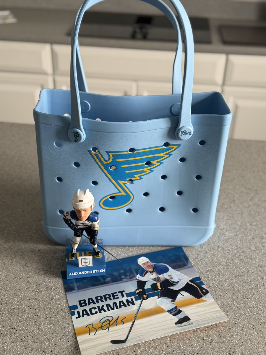 KaranEsch's tweet photo. The @StLouisBlues got this #quarternoteclub box just right! ππππππ https://t.co/14Dqp3IiX3