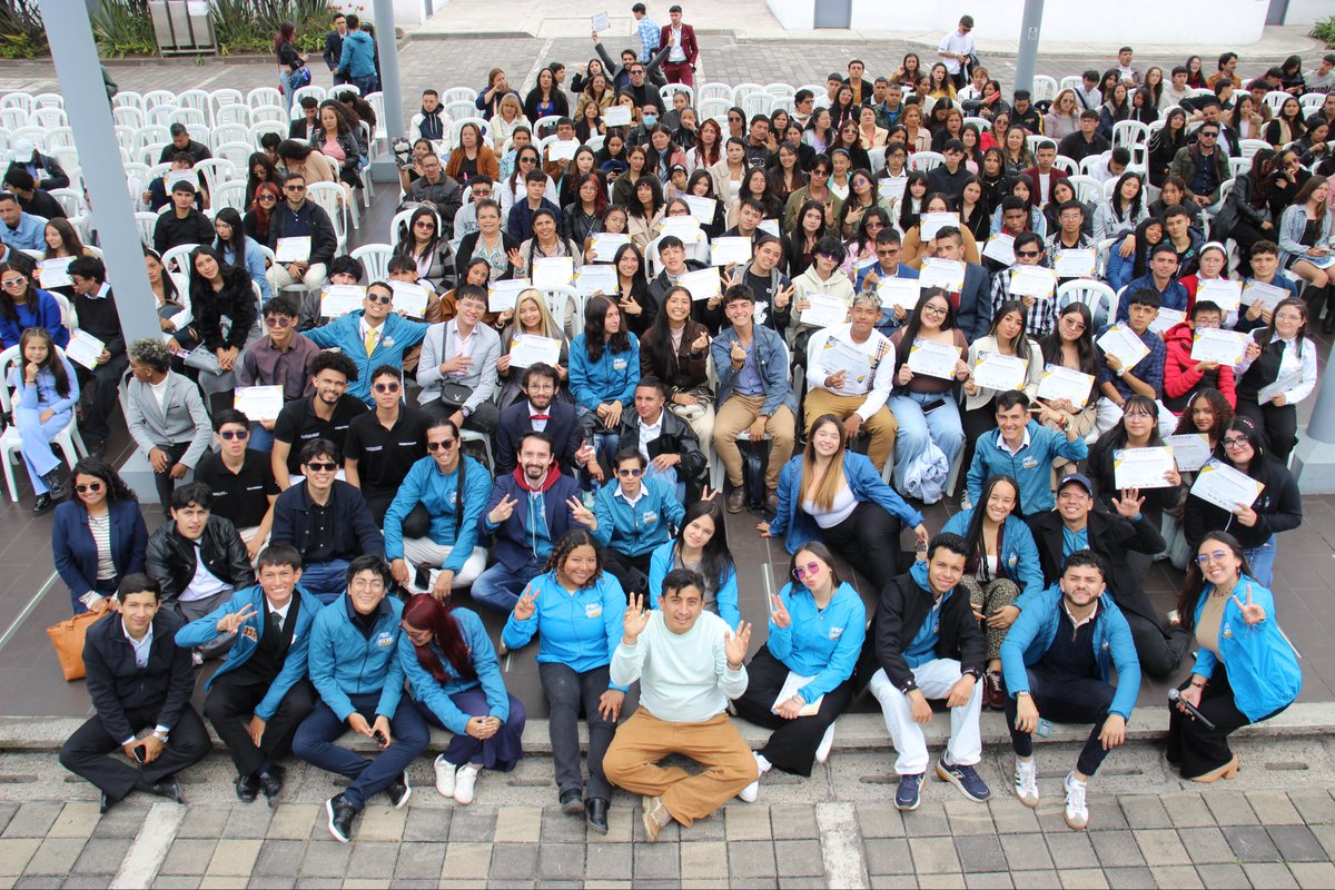 udistrital's tweet photo. #LaDistriTeCuenta || 💛❤️ ¡Felicidades! La Universidad Distrital fue escenario de la graduación del PreICFES Gratuito,  un espacio en el que reconocimos el esfuerzo y compromiso de jóvenes que le apuestan a la educación superior.

Seguimos fortaleciendo alianzas. https://t.co/Q6peFHDzWK