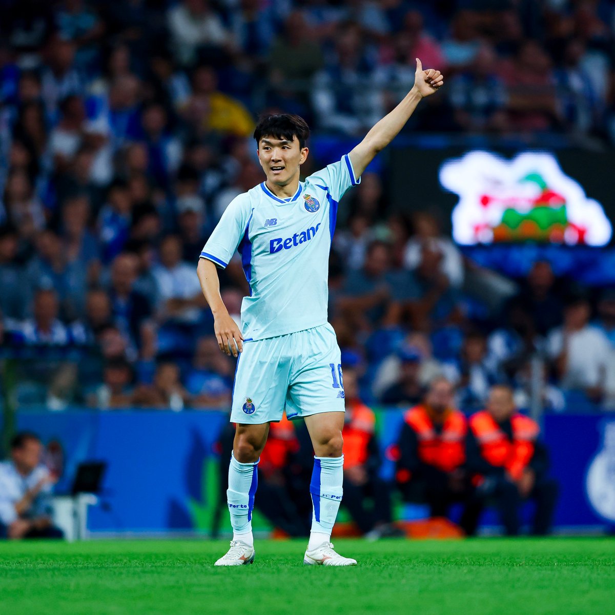 FCPorto's tweet photo. Inbeom em estreia. O 1.º jogo com a nossa camisola 🫶🇰🇷

#PortoDeHonra https://t.co/bmK19bsj1b