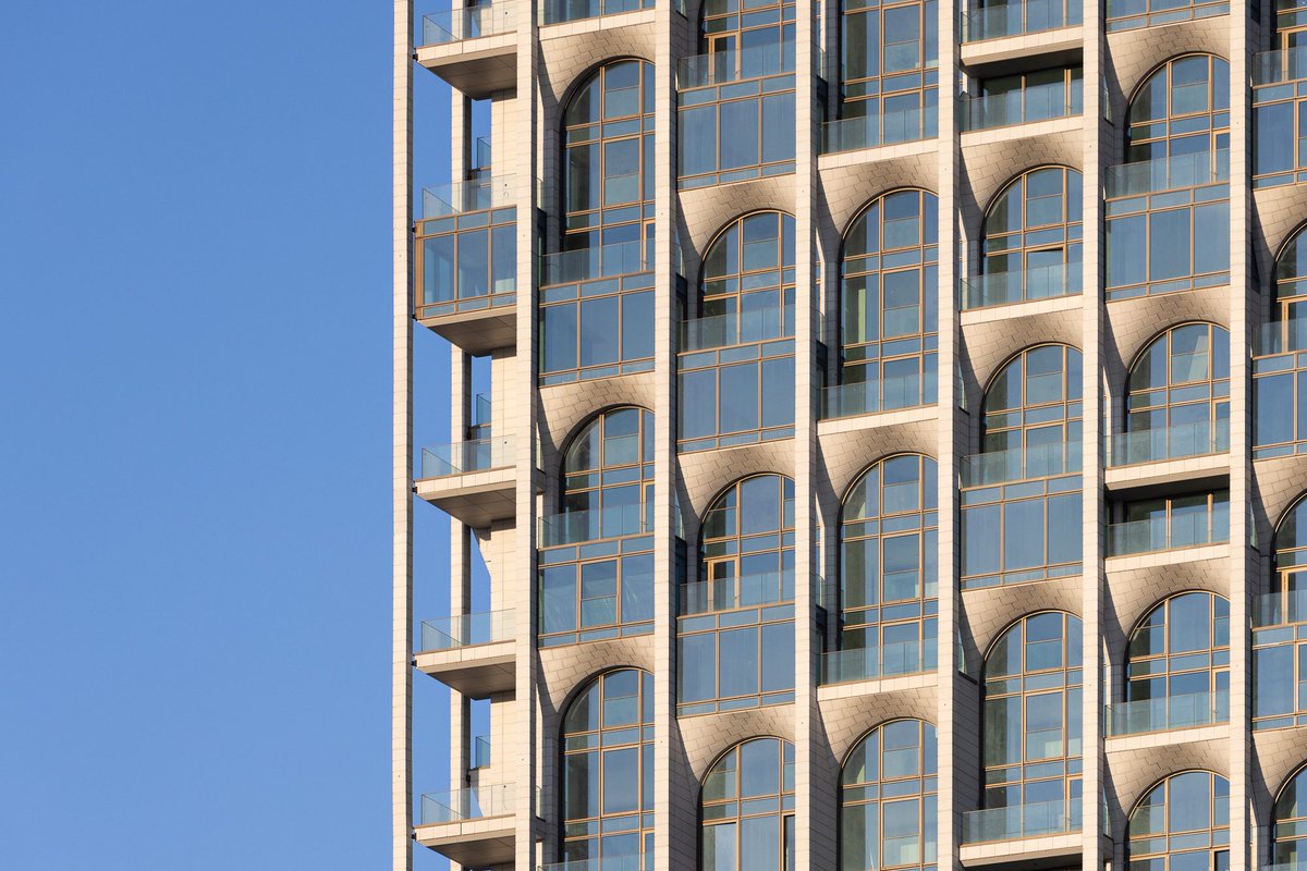 UnthinkableBld's tweet photo. ODA's newly completed POST Tower in Rotterdam is wrapped in a grid of arches, giving the mixed-use landmark a distinctive façade that blends historic character with contemporary design.
@designboom
#Architecture #ODA #Rotterdam https://t.co/UIPUN4eW6N