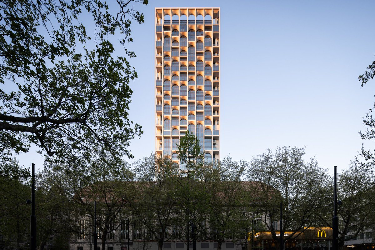 UnthinkableBld's tweet photo. ODA's newly completed POST Tower in Rotterdam is wrapped in a grid of arches, giving the mixed-use landmark a distinctive façade that blends historic character with contemporary design.
@designboom
#Architecture #ODA #Rotterdam https://t.co/UIPUN4eW6N