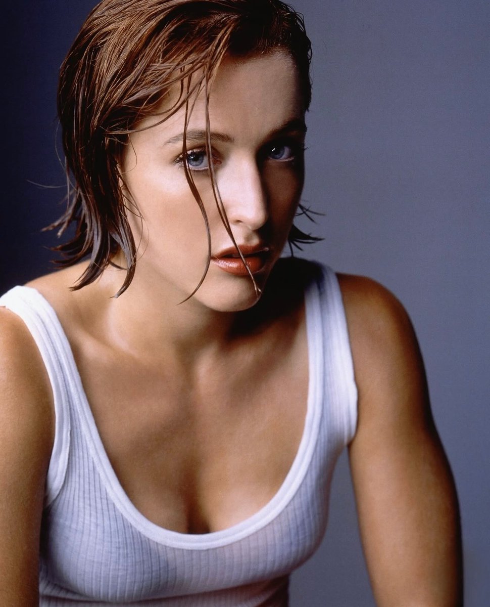 Gillian Anderson tweet media