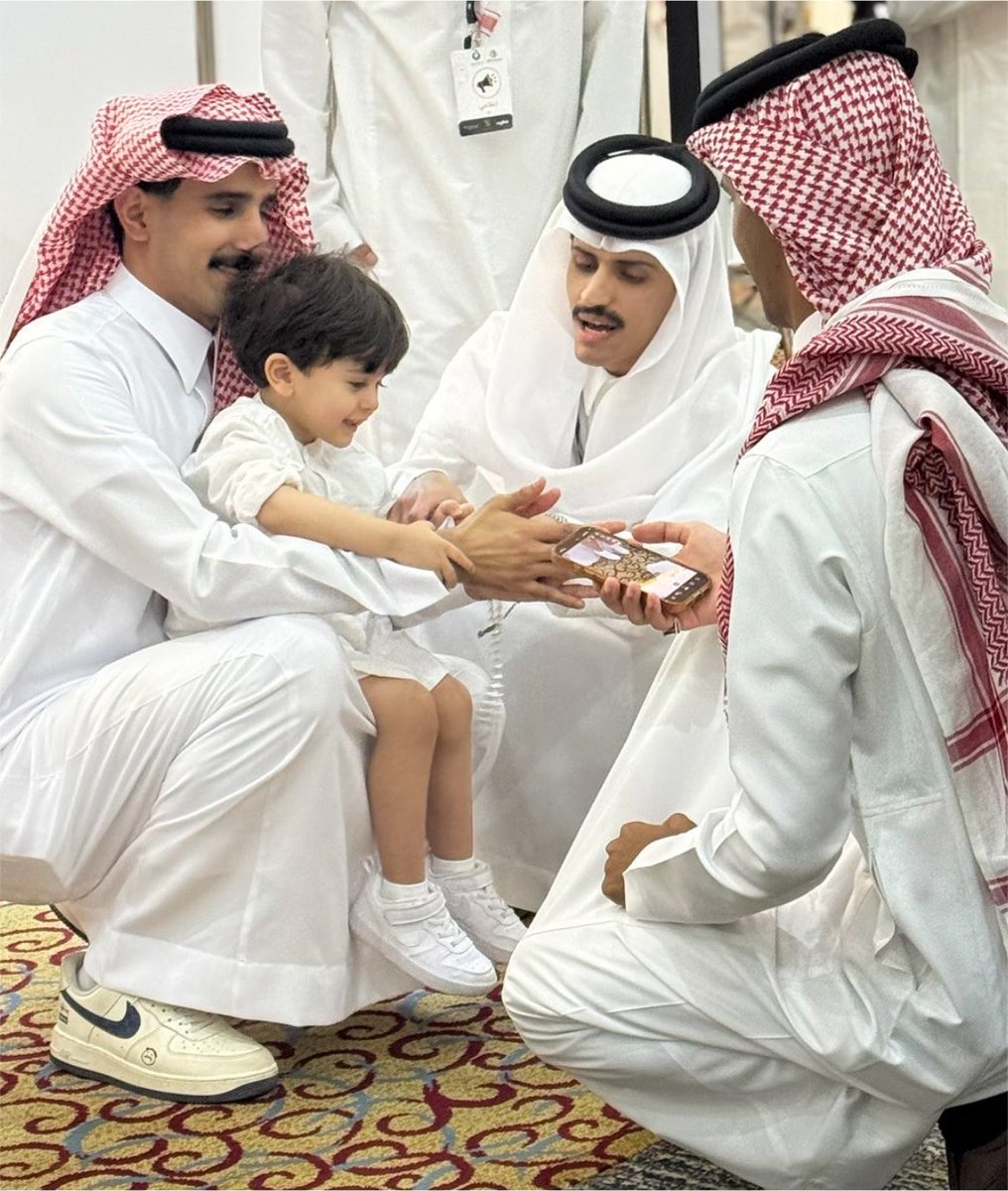 س . tweet media