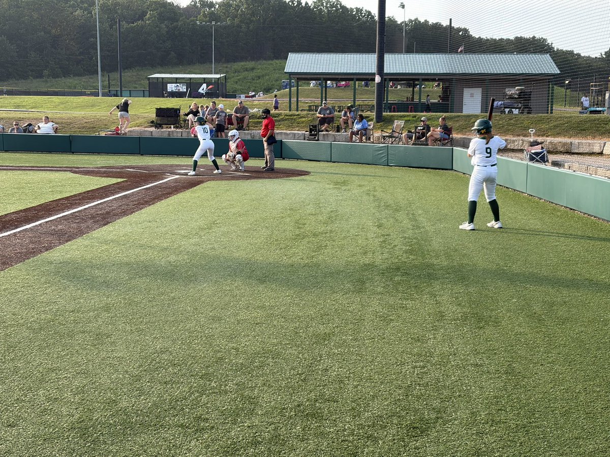 softball_rb's tweet photo. Up bright and early for our last summer games before the fall takes off at the Shoreline Classic. Your young Bruins went 1-2 on the day and competed in every game in 18u. We even had Bruin alumni Abby Hay coming along to coach! We are back at it tomorrow #RepRockBridge https://t.co/fJbLytYXMZ