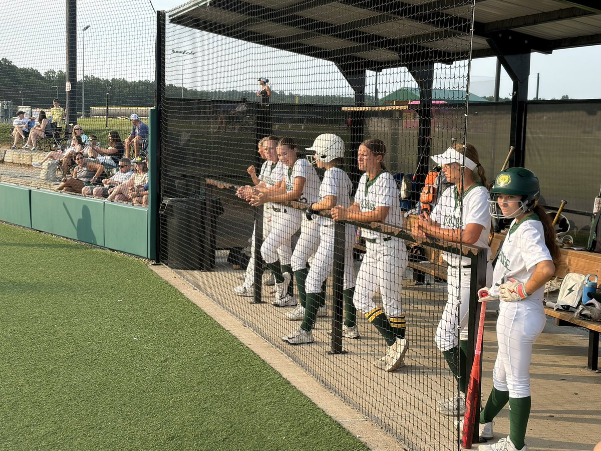 softball_rb's tweet photo. Up bright and early for our last summer games before the fall takes off at the Shoreline Classic. Your young Bruins went 1-2 on the day and competed in every game in 18u. We even had Bruin alumni Abby Hay coming along to coach! We are back at it tomorrow #RepRockBridge https://t.co/fJbLytYXMZ