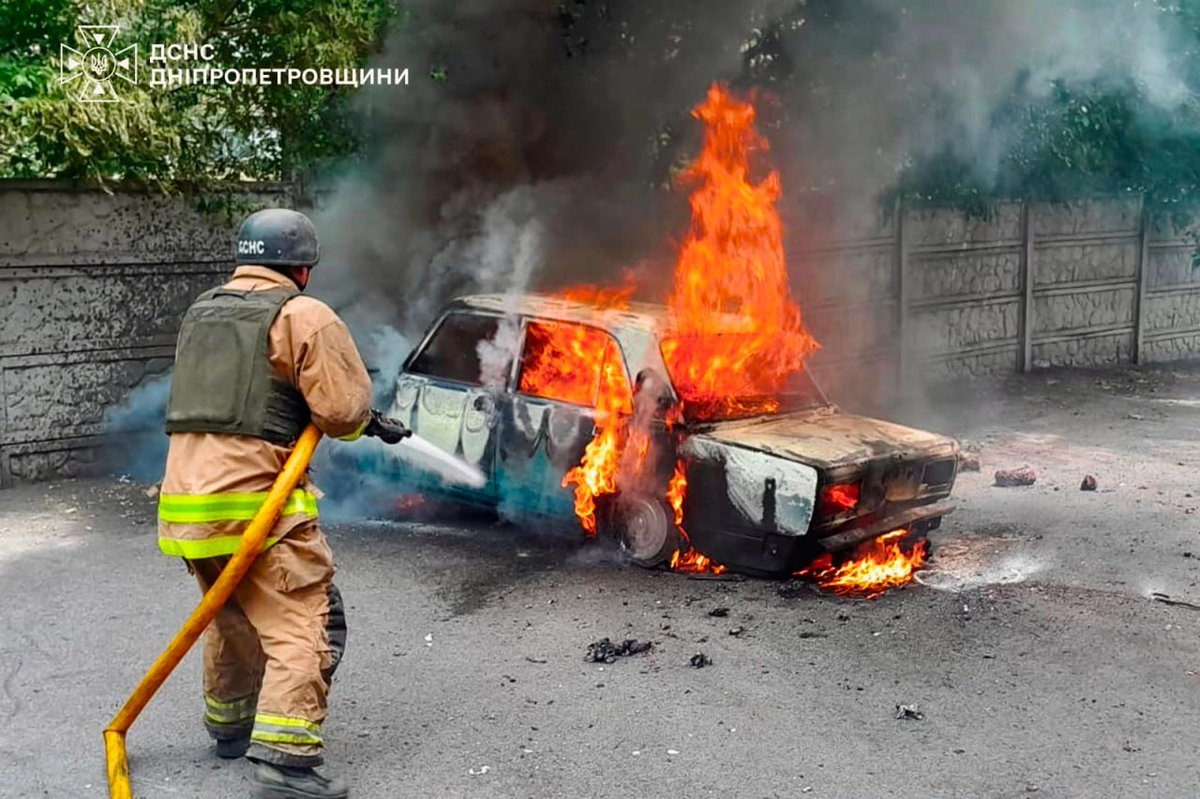 BohuslavskaKate's tweet photo. In Dnipro Region 2 people were killed, and 3 injured in russian attacks‼️

​Russians targeted 3 districts across the region nearly 50 times throughout the day. In the Nikopol district, two women aged 35 and 74 were killed, while rescuers provided first aid to two other injured women.