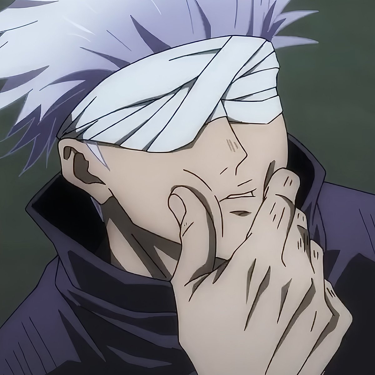 gojosual's tweet photo. the concept of gojo’s hands being bigger than his whole face https://t.co/rSUiOyCFet