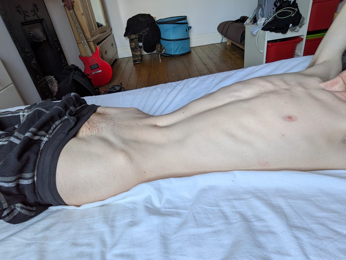 FlukeyBlu's tweet photo. God I fking love morning body checks (cw:42kg) #bc #bodycheck #edrtwt #shedrtwt https://t.co/ONFugaqAll