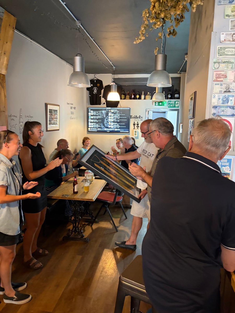 Bmthsportswfc's tweet photo. ‼️ this evening the team presented long standing sponsor @All_Hail_Ale with a signed shirt from the team to thank them for their continued support 🙌 it’s so greatly appreciated and we wouldn’t be able to continue what we do without you 🫶🏼

⚽️🖤💛🦁

#upthesports https://t.co/OKhxmFc9w8