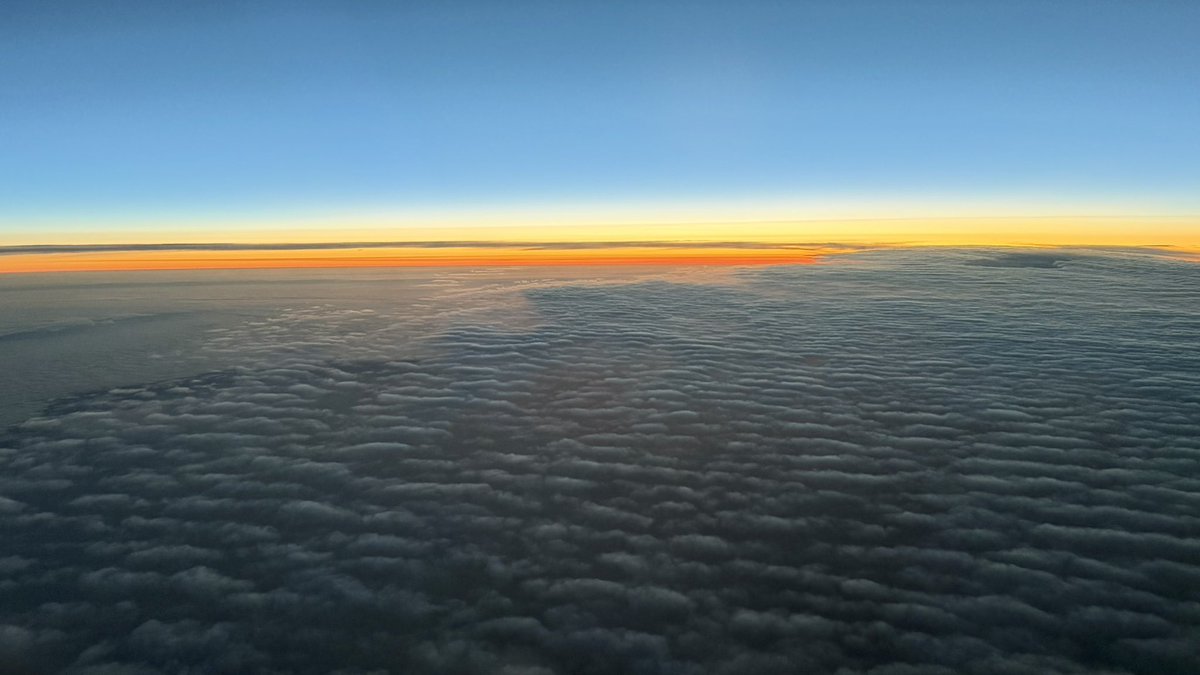 jumpjim's tweet photo. This morning off the coast of Ireland..
#officewindow #flightdeckviews #avgeek #avgeeks #dailycloud https://t.co/0PRMPeRirs