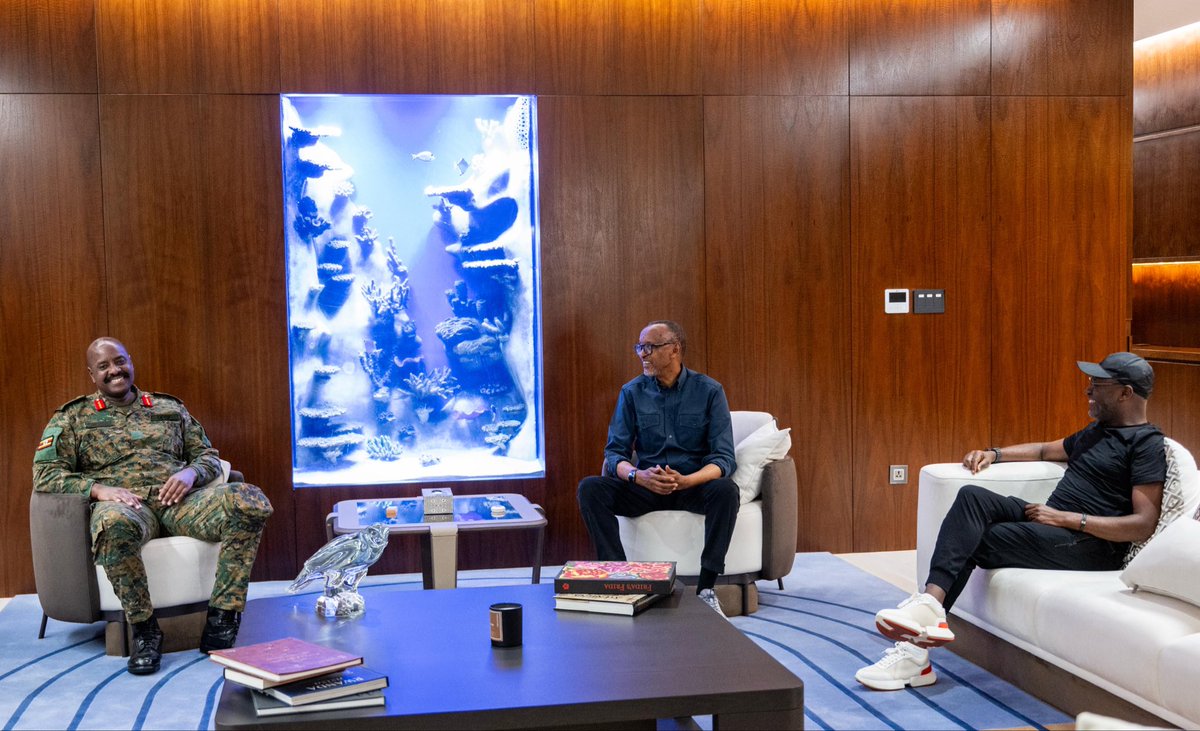 UrugwiroVillage's tweet photo. President Kagame today received General Muhoozi Kainerugaba, Chief of Defence Forces of the Uganda People’s Defence Forces (UPDF). Their discussions focused on the strong bilateral cooperation between Rwanda and Uganda, as well as regional peace, security, and stability. https://t.co/u2kT7soyGu
