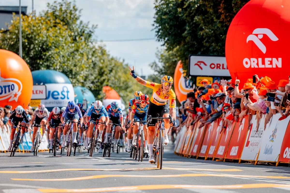 WiebesFan's tweet photo. Zweiter Etappensieg in Folge ✅
Gelbes Leadertrikot verteidigt ✅

Die Lorena-Wiebes-Festspiele bei der #TourdePologneWomen gehen weiter: Auch an Tag 2 lässt sie der Konkurrenz keine Chance und sprintet zum Sieg. 🚀

Morgen folgt dann die dritte und finale Etappe. 🏁 https://t.co/jPf7A9KkTb