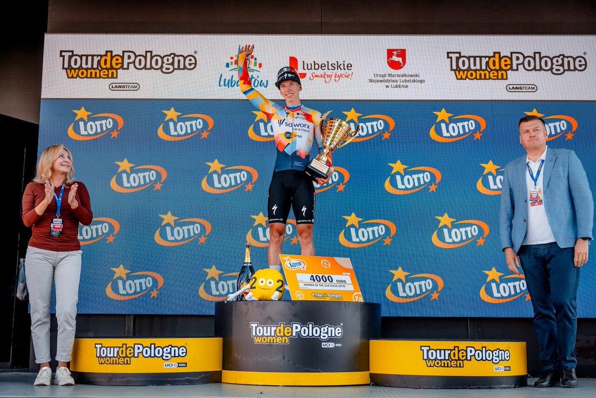 WiebesFan's tweet photo. Zweiter Etappensieg in Folge ✅
Gelbes Leadertrikot verteidigt ✅

Die Lorena-Wiebes-Festspiele bei der #TourdePologneWomen gehen weiter: Auch an Tag 2 lässt sie der Konkurrenz keine Chance und sprintet zum Sieg. 🚀

Morgen folgt dann die dritte und finale Etappe. 🏁 https://t.co/jPf7A9KkTb