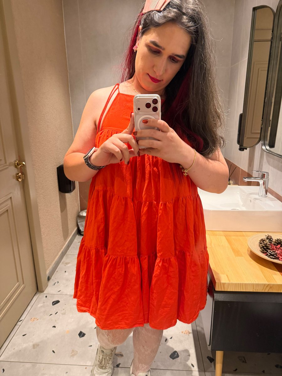 AlyaCansell's tweet photo. G��nün iyi gelişmesi: İş görüşmem olumlu geçti 🥳
Günün kötü gelişmesi: Arabamın aküsü bitmiş ve yolda kaldım 🙄 https://t.co/aXc58LMf38