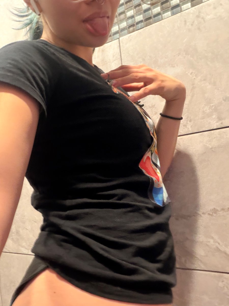 OohLaStella's tweet photo. Soβ¦ you want to pin me against a wall and eat my ass? Sound good to me π #assplay #latina #pinme #manhandle #thickass #goon #sub https://t.co/dznxqnQdze