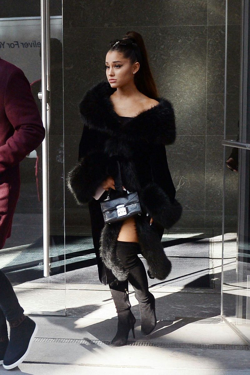 crybcits0ver's tweet photo. her fur coats always ate https://t.co/uDLGTnsadv