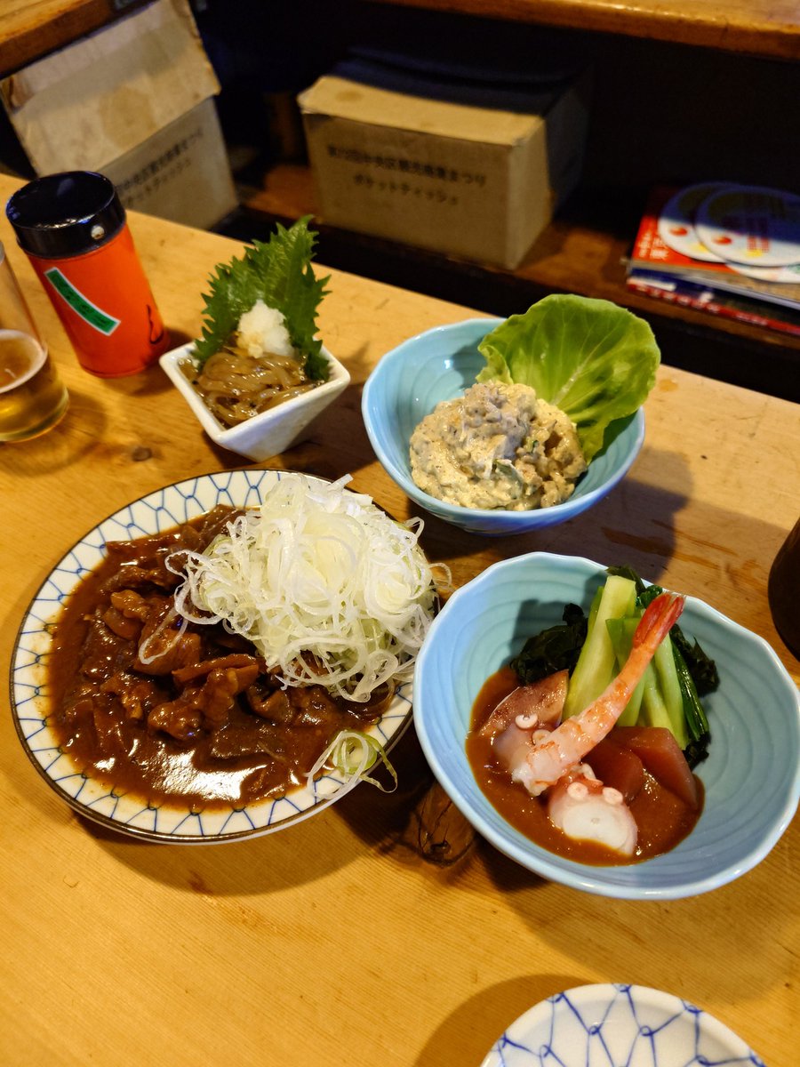 pochipoco77's tweet photo. 昨日は友人と月島〜門前仲町で、もんじゃ、煮込み、イノシシ串など色々食べて飲んで、街並みの雰囲気も含めて楽しい時間を過ごせました。
たまたま入ったお店で数年ぶりになる友人とも遭遇し元気そうな姿も見れて良い一日でした。 https://t.co/cib4LKhqzR