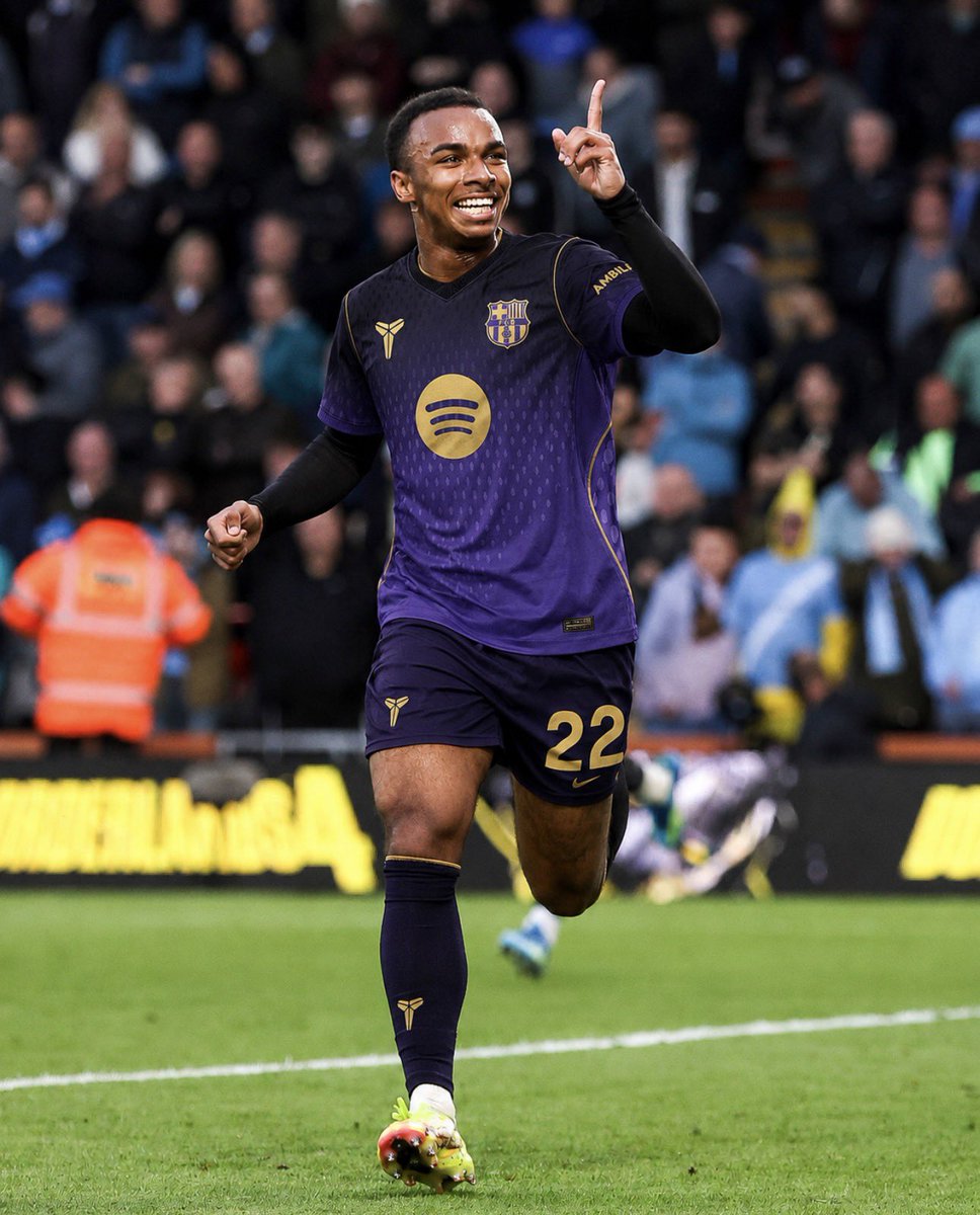 appiecule's tweet photo. One thing I’ve noticed about Deco’s transfer strategy is that Barcelona’s biggest signings this summer haven’t been the ones dominating the headlines.

For weeks, the media linked Barça with names like Leão, Diomande, Barcola, and countless others. Then, out of nowhere, Anthony Gordon arrived from Newcastle in a deal almost nobody saw coming.

The exact same thing happened with Karim Adeyemi. While everyone was busy discussing other wingers and strikers, Barcelona quietly worked behind the scenes. There were no major leaks, no daily updates, and no real indications that Adeyemi was close. Then suddenly… Barça announced him.

Now the media is convinced that Julián Álvarez is Barcelona’s main striker target. But if this summer has taught us anything, it’s that Deco loves working in silence.

I have a feeling the club will surprise everyone again. Instead of the obvious names, I wouldn’t be shocked if Barcelona suddenly announces Eli Junior Kroupi. It would fit the pattern we’ve seen all summer, where the biggest deals are the ones nobody is talking about.

So far, Deco has turned secrecy into one of Barcelona’s biggest weapons in the transfer market.