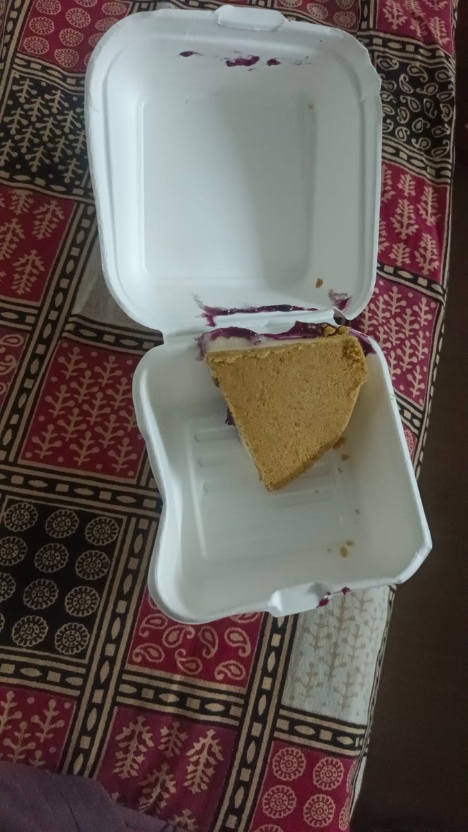 dishavayaa's tweet photo. @Swiggy @SwiggyCares I ordered a birthday cake for my sister through Swiggy, but received the wrong items instead (a cheesecake and a jar cake). The delivery partner refused to take them back. https://t.co/4XuXOjrhYg