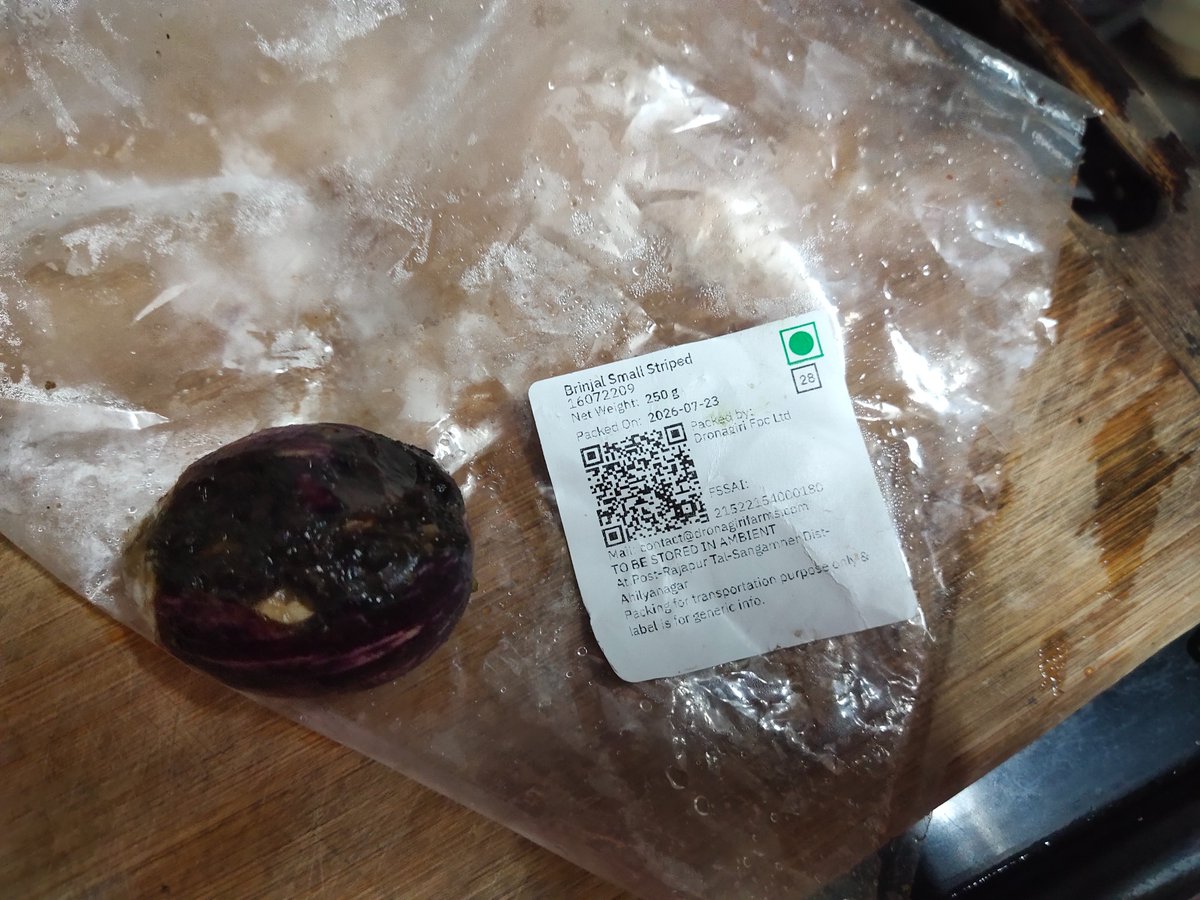 SunainaPendse's tweet photo. @zeptocares @FDA_MAHARASHTRA @Tukaram_IndIAS @ZeptoNow I have texted u my order number 
 #JMKMKMANI45446
Zepto has delivered open &amp; torn ice cream &amp; rotten Brinjal veg. When contacted their customer care, they r not even looking into d complaint or calling customer. There is no customer care no. Straight away refusing to refund. https://t.co/7KzSI11LoW