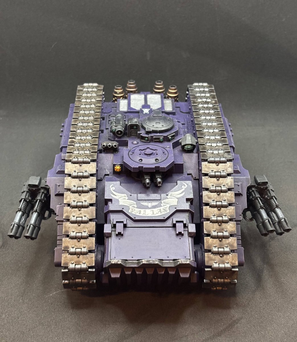 LordDourin's tweet photo. Aaaand done with the Spartan. Really happy with the result, gives me the confidence to tackle my titan later in the year. #40k #WarhammerCommunity #minipainting #paintingwarhammer https://t.co/MfB29R6hG5