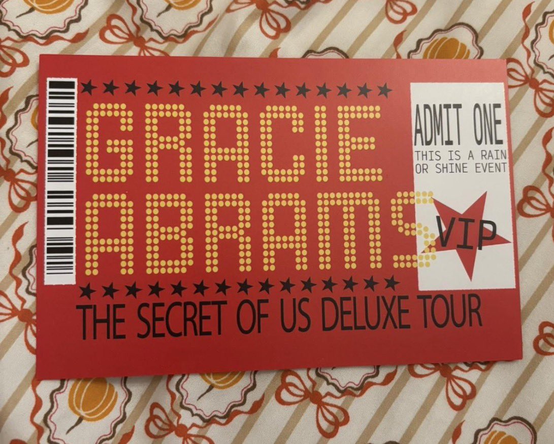 soclosetoguts's tweet photo. Hi! I’m doing a mini giveaway since I’m close to 3k!
Item: the secret of us deluxe tour vip postcard !!
How to enter:
Follow me, rt, &amp; comment ur fav DFH song! ❤️💜 giveaway closes August 2nd :)
Bonus entry: follow my TikTok soclosetoguts https://t.co/l4SLnQwDpM