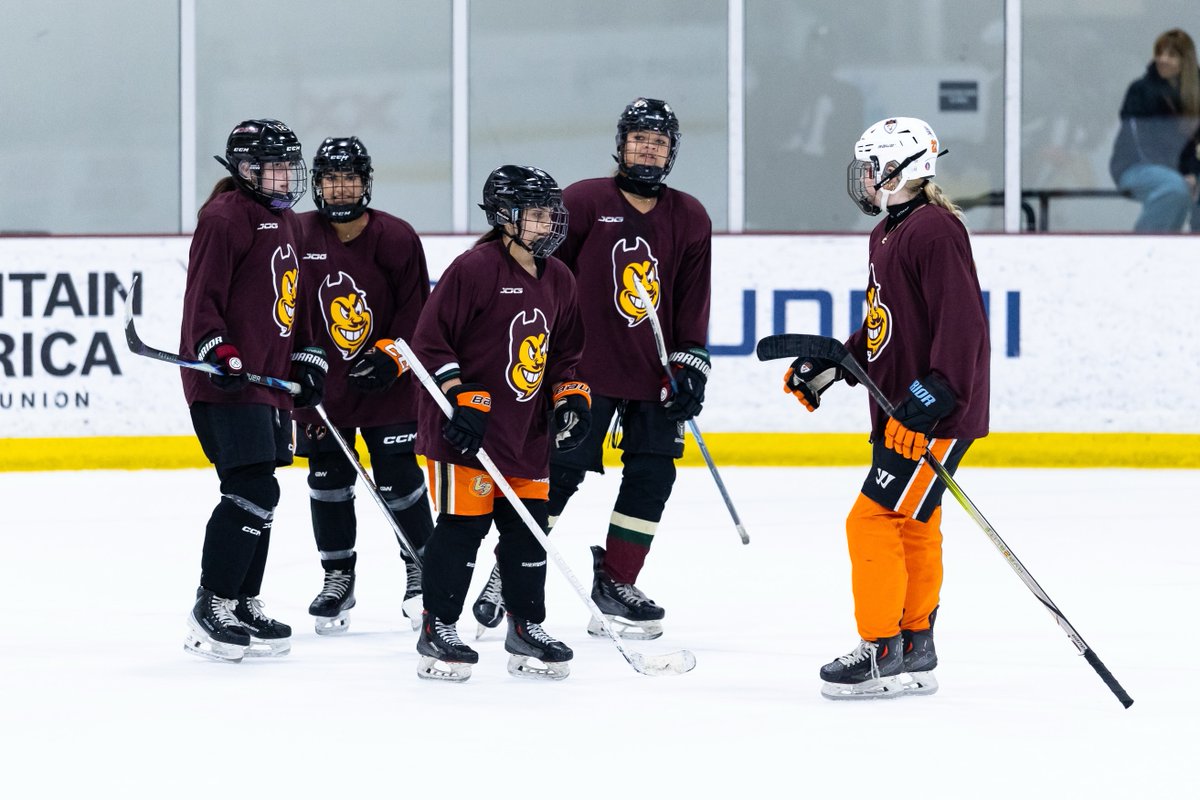 jogathletics's tweet photo. Prospect camp done ✔️
Countdown to the @womenshockeyasu season is ON!

#prospects #prospectcamp #hockeycamp #womenshockey #hockeyteam #hockeyseason #joinourgame https://t.co/wd5DGV0E4T